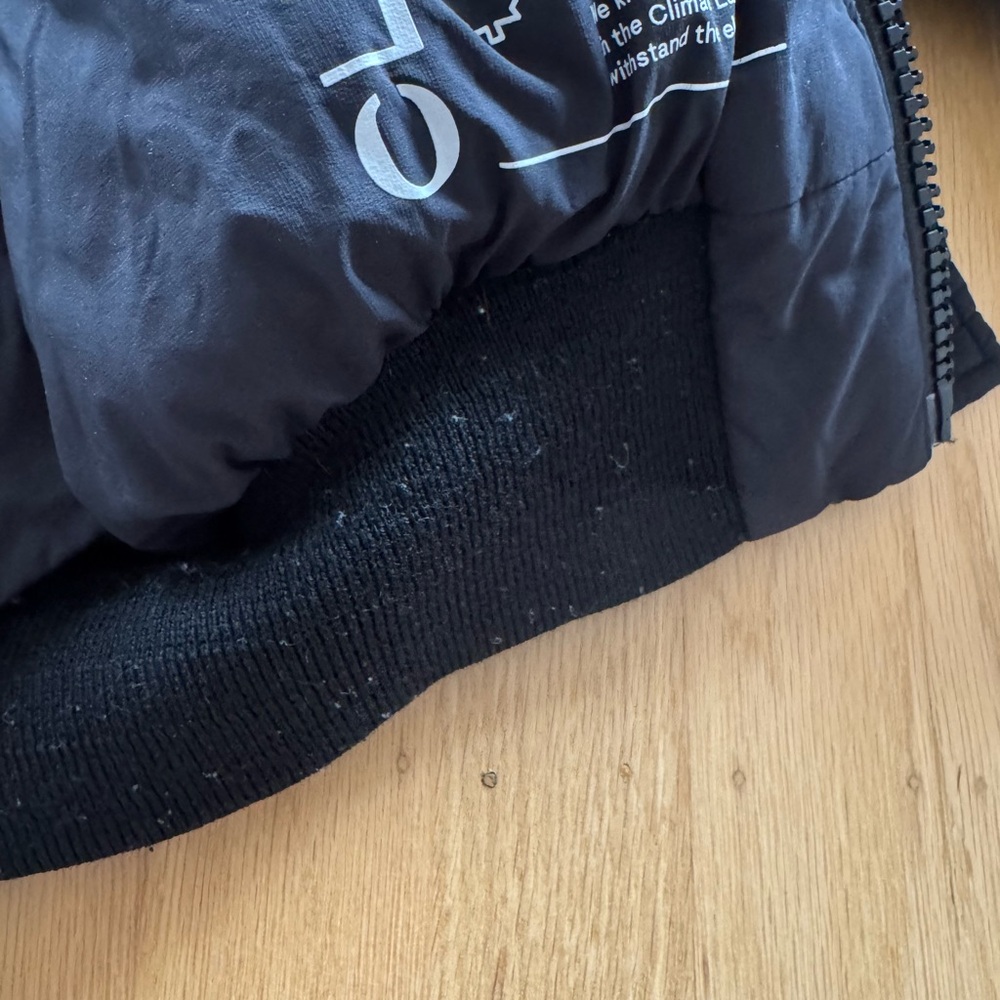Aritzia Super Puff Jacket - Picture 4 of 7